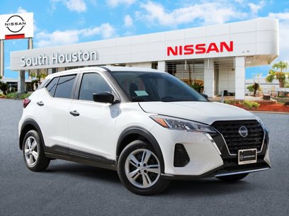 New 2025 Nissan Kicks Play S