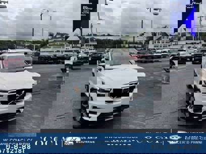 Used 2020 Volvo XC40 T5 Momentum w/ Protection Package Premier