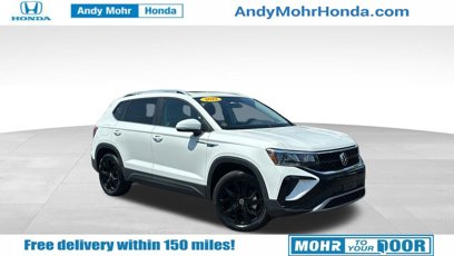 Used 2022 Volkswagen Taos SE w/ Panoramic Sunroof Package