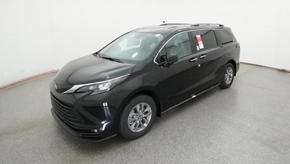 New 2025 Toyota Sienna XLE
