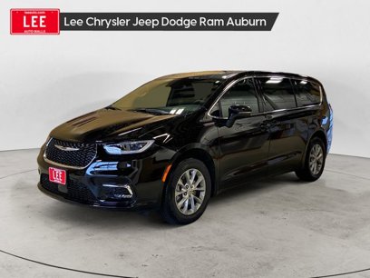 New 2025 Chrysler Pacifica Select