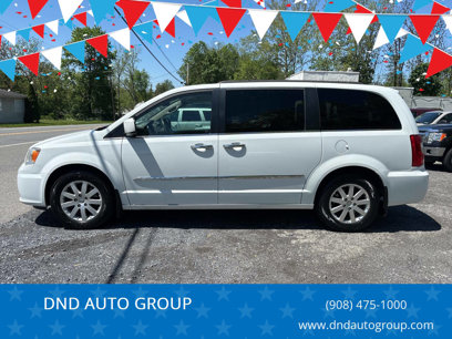 Used 2015 Chrysler Town & Country Touring w/ Driver Convenience Group
