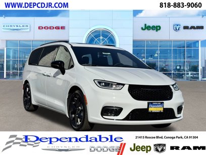New 2025 Chrysler Pacifica Limited