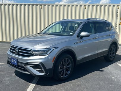 Used 2022 Volkswagen Tiguan SE w/ Panoramic Sunroof Package
