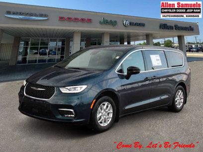 New 2025 Chrysler Pacifica Select