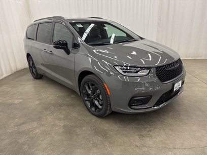 New 2025 Chrysler Pacifica Limited
