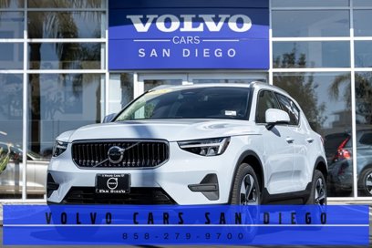 New 2025 Volvo XC40 B5 Core