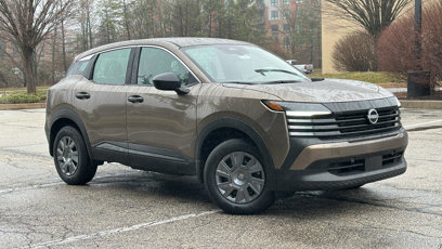 New 2025 Nissan Kicks S