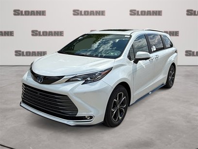 New 2025 Toyota Sienna Platinum