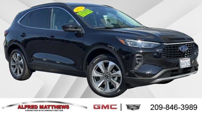 Used 2024 Ford Escape Platinum w/ Class II Trailer Tow Package