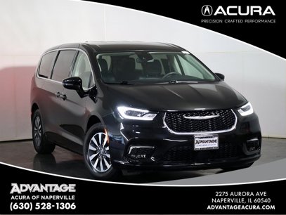 Used 2024 Chrysler Pacifica Select