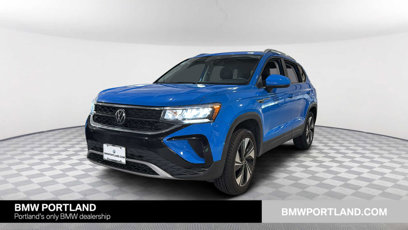 Used 2024 Volkswagen Taos SE w/ Panoramic Sunroof Package