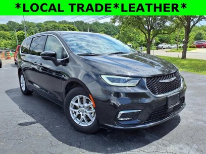 Used 2023 Chrysler Pacifica Touring-L