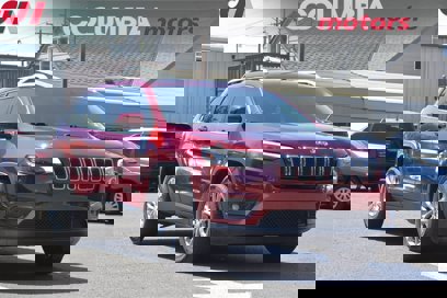 Used 2019 Jeep Cherokee Latitude Plus w/ Comfort/Convenience Group