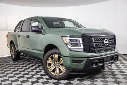 New 2024 Nissan Titan SV w/ SV Bronze Edition Package