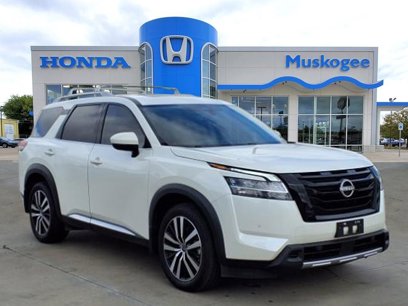 Used 2023 Nissan Pathfinder Platinum w/ Black Appearance Package