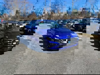 New 2025 Hyundai Elantra SEL w/ Cargo Package