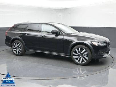 New 2025 Volvo V90 B6 Cross Country Plus w/ Protection Package Premier