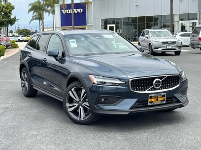 New 2025 Volvo V60 B5 Cross Country Plus w/ Climate Package