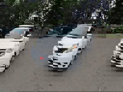 Used 2014 Toyota Sienna LE