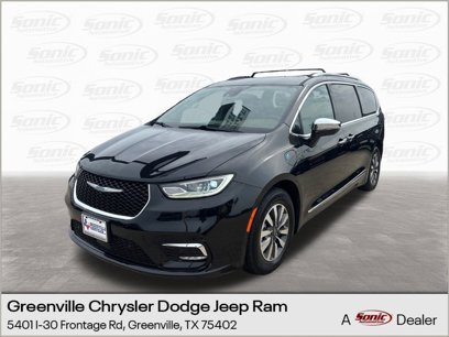 Used 2021 Chrysler Pacifica Limited w/ Uconnect Theater Family Group