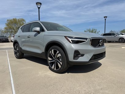New 2025 Volvo XC40 B5 Ultra w/ Climate Package