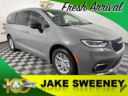 New 2025 Chrysler Pacifica Select