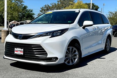 Used 2025 Toyota Sienna XLE