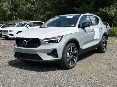 New 2025 Volvo XC40 B5 Plus w/ Protection Package Premier