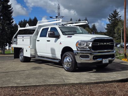New 2024 RAM 3500 Tradesman w/ Chrome Appearance Group