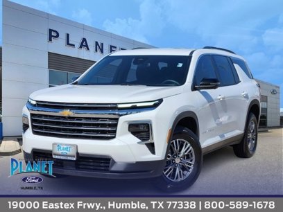 Used 2025 Chevrolet Traverse LT w/ Driver Confidence Package