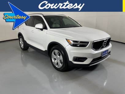 Used 2021 Volvo XC40 T4 Momentum w/ Premium Package