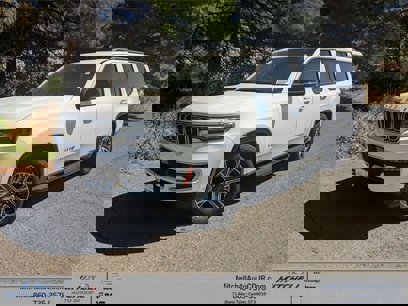 New 2025 Jeep Wagoneer L 4WD w/ Premium Group I