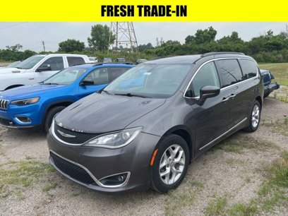 Used 2017 Chrysler Pacifica Touring-L w/ Tire & Wheel Group