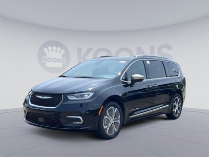 New 2025 Chrysler Pacifica Pinnacle