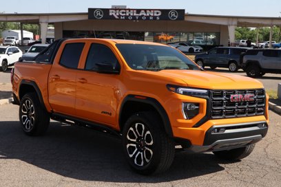 New 2025 GMC Canyon AT4 w/ Nightfall Edition