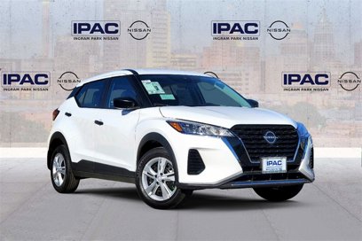 New 2025 Nissan Kicks Play S
