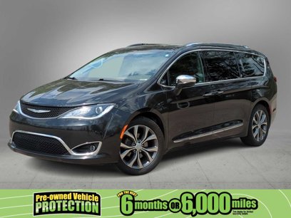 Used 2018 Chrysler Pacifica Limited w/ Tire & Wheel Group