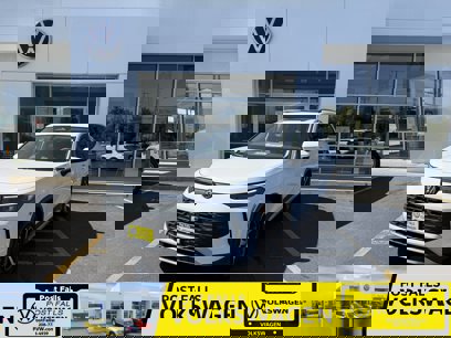 New 2025 Volkswagen Tiguan SE