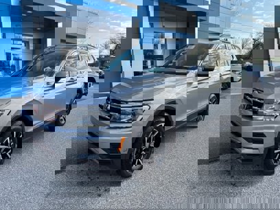 Used 2021 Volkswagen Tiguan SE w/ Panoramic Sunroof Package