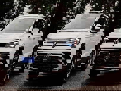 New 2025 Volkswagen Taos SE