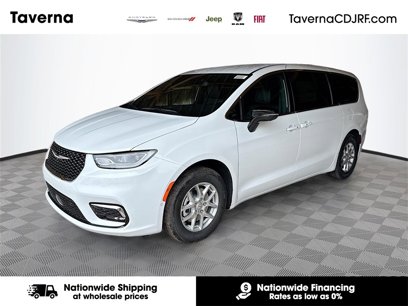 New 2025 Chrysler Pacifica Select