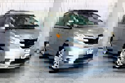 Used 2014 Toyota Sienna LE