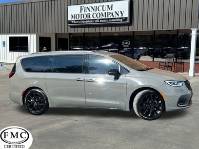 Used 2024 Chrysler Pacifica Touring-L w/ S Appearance Package