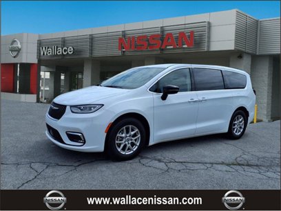 Used 2024 Chrysler Pacifica Touring-L