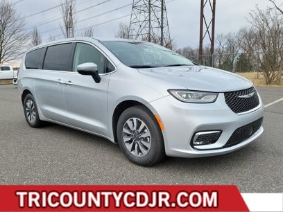 New 2023 Chrysler Pacifica Touring-L