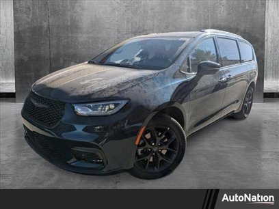 New 2025 Chrysler Pacifica Limited