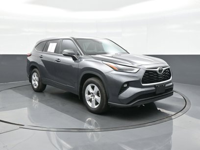 Used 2023 Toyota Highlander LE