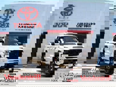 Used 2023 Nissan Frontier PRO-4X w/ Tow Package