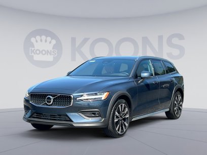 New 2025 Volvo V60 B5 Cross Country Ultra w/ Protection Package Premier